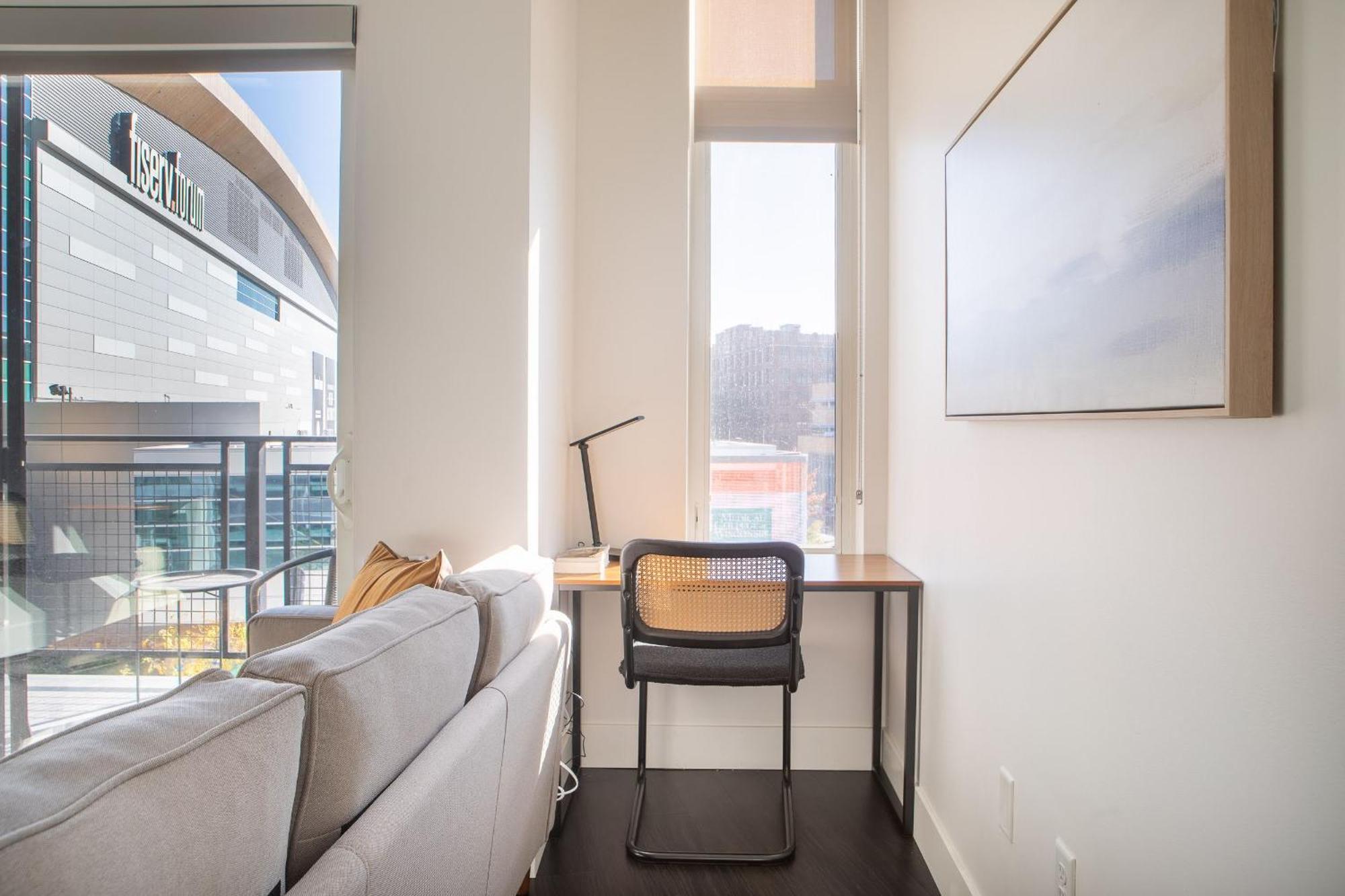 Modern Studio Apt With Skywalk To Fiserv, Rooftop, And Parking Милуоки Экстерьер фото
